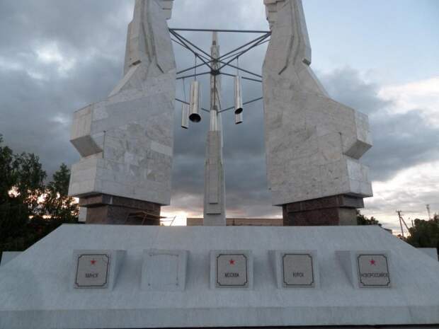 Юного жителя Удмуртии заподозрили в разрушении части мемориала павшим в Великую Отечественную войну