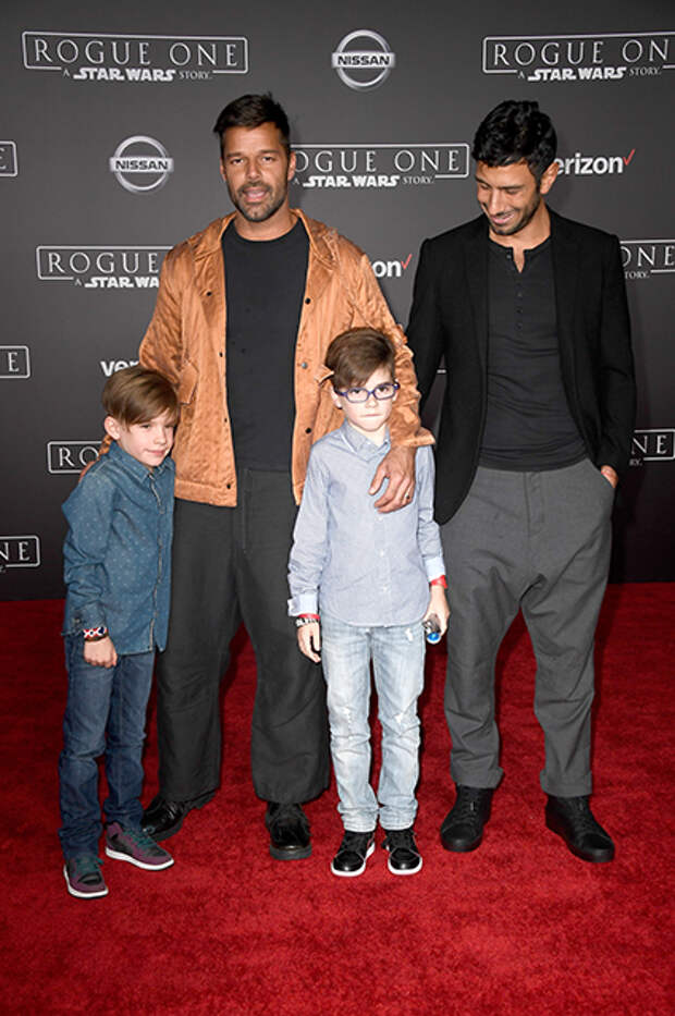 Рики Мартин с сыновьями Маттео и Валентино и мужем Джваном Йосефом