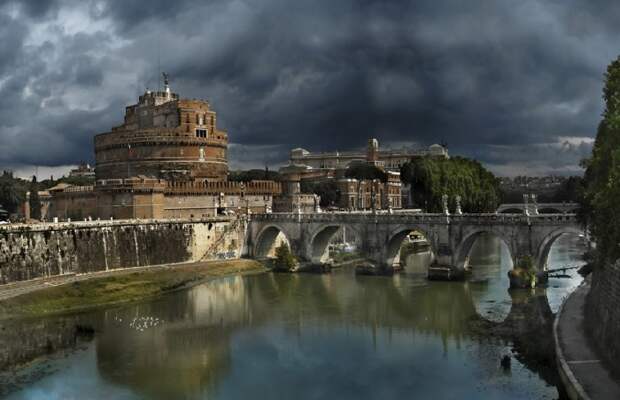 135-метровый каменный мост ведет к мавзолею под названием Замок Святого Ангела, базилики Святого Петра и Ватикан (Рим, Италия). | Фото: tisamsebegid.ru.