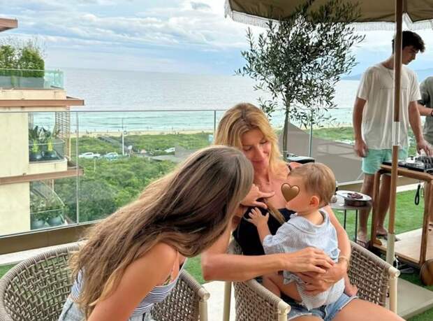 Модель Жизель Бюндхен засняли с обручальным кольцом от тренера Хоакима Валенте