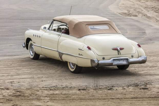 Кабриолет Buick Roadmaster 1949 года выпуска из фильма «Человек дождя» продан на аукционе