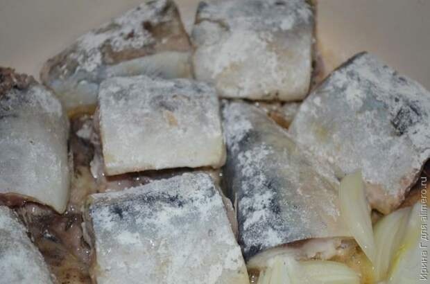 Скумбрия жареная с травами и луком рецепт Скумбрия жареная с травами и луком рецепт