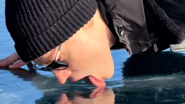 «А это вкусно»: SHAMAN лизнул озеро Байкал