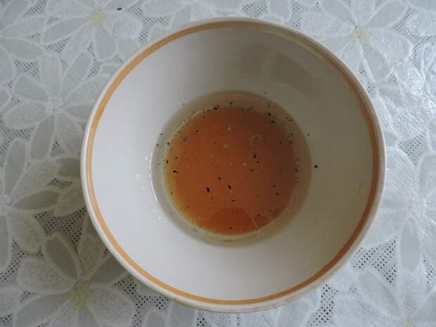 В это время приготовить маринад. Смешать соль, мёд, уксус, масло, молотый перец. Можно маринад поставить на несколько секунд в микроволновую печь. Для лучшего растворения мёда. еда, сделай сам