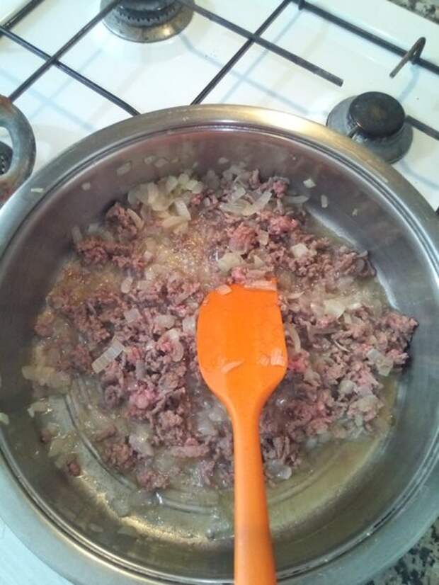 Перемешиваем лук