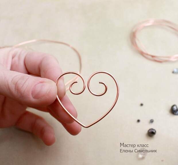 Сердечко из проволоки. Плетение из проволоки сердечко. Сердечко из медной проволоки. Сердце из проволоки объемное. Сердце из медной проволоки своими руками.