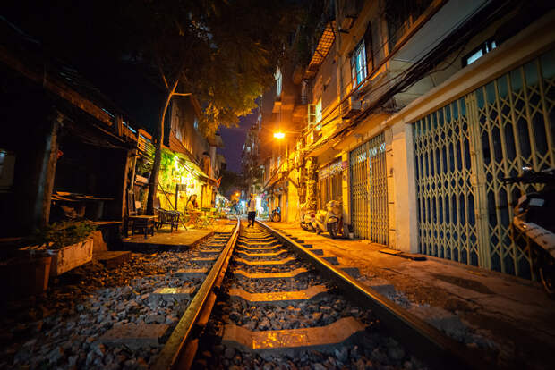 Railway through the city by Philipp Scaglia on 500px.com