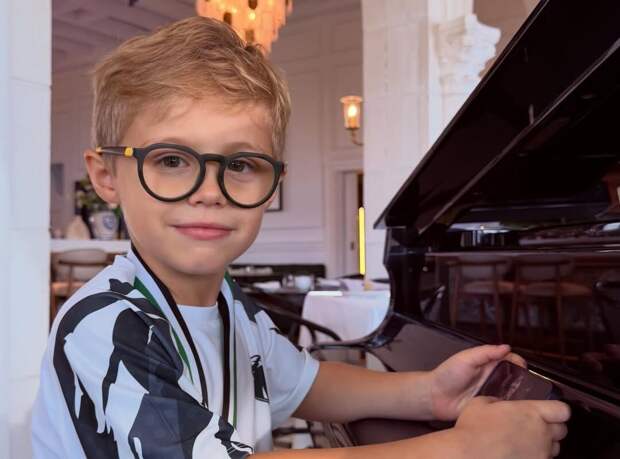 Экс-возлюбленная политика Бориса Немцова показала их внука