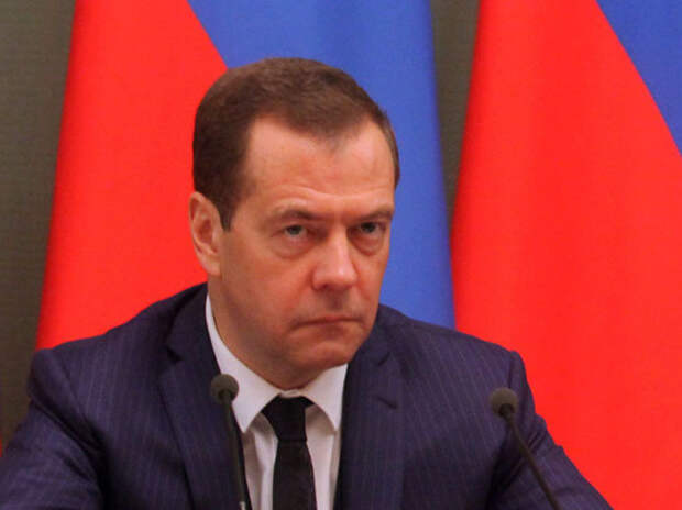 Медведев утешил ветерана: мы крепкие, мы не боимся
