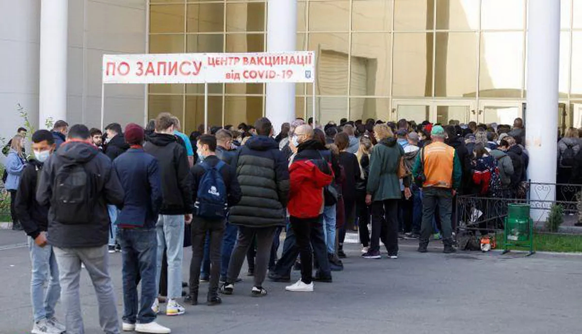 Причина ухудшения эпидемиологической ситуации на Украине – неправильные приоритеты вакцинации, когда группы населения с...