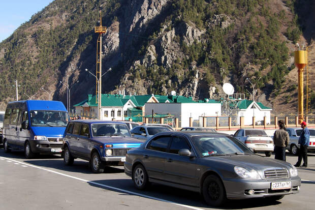 Некоторых россиян начали разворачивать на границе с Грузией. Все они родились в новых регионах России