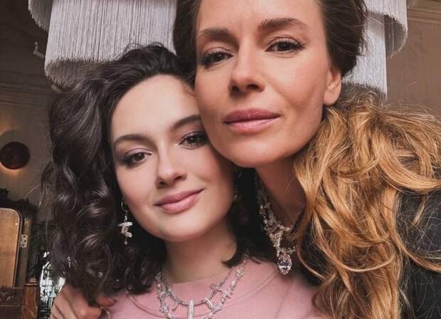 Жизнь после развода: дочь Кончаловского и Толкалиной нашла новую любовь