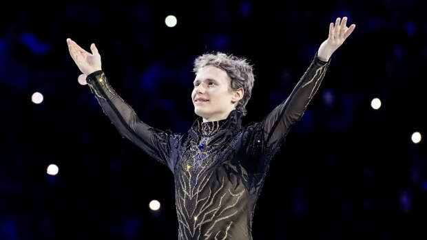 Американский фигурист Илья Малинин стал трехкратным чемпионом мира