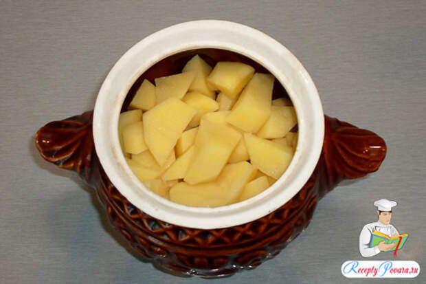 Выкладываем картофель