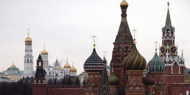 Путин поднял зарплаты президенту, премьеру, главам СК, СВР и ФСО
