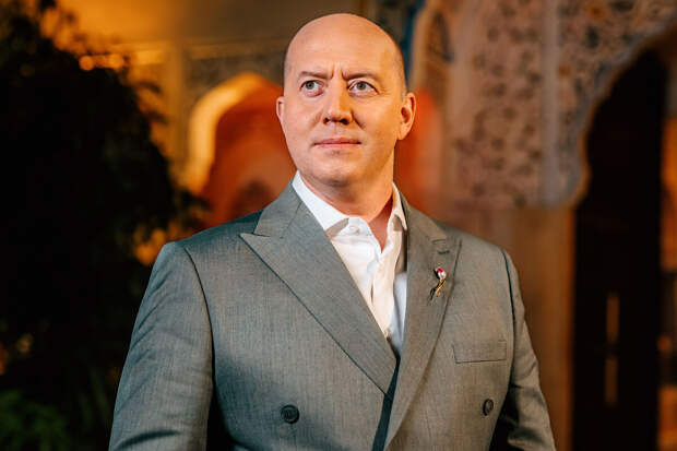 Актер Бурунов признался, что избавился от алкозависимости благодаря психотерапии