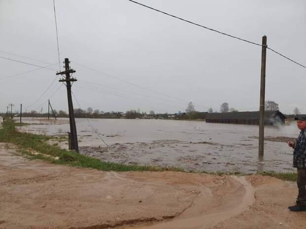 В Тверской области водный поток разрушил дороги