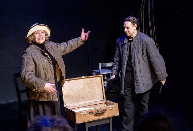 Смолкни, пташка-канарейка: «Тупейный художник» в Пространстве «Внутри»