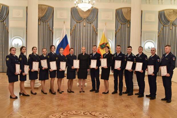 В Рязани вручили свидетельства о назначении именных стипендий курсантам