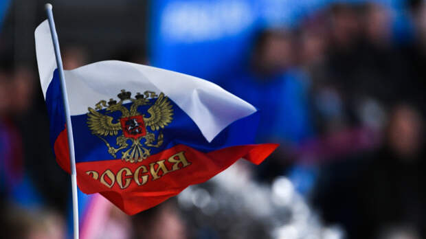 Российский флаг появился на трибунах во время матча Канады и Чехии на Олимпиаде
