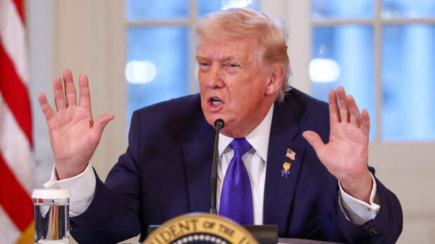 Трамп предложил "помочь" Ирану на фоне продолжающихся протестов