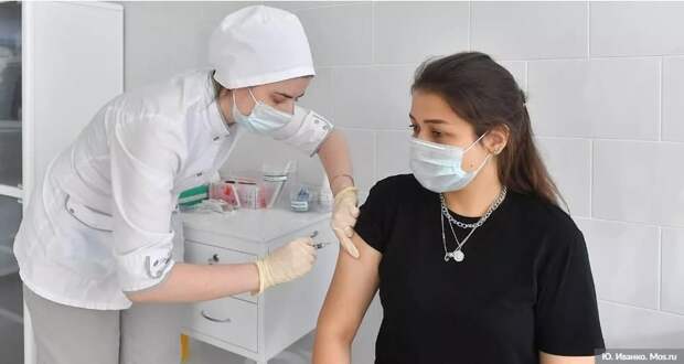 Пять тысяч москвичей записались на прививку от COVID-19 за пять часов. Фото: Ю.Иванко, mos.ru