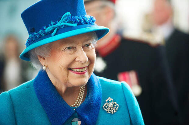 Дворцовые тайны: секреты гардероба британской королевы Елизаветы II
