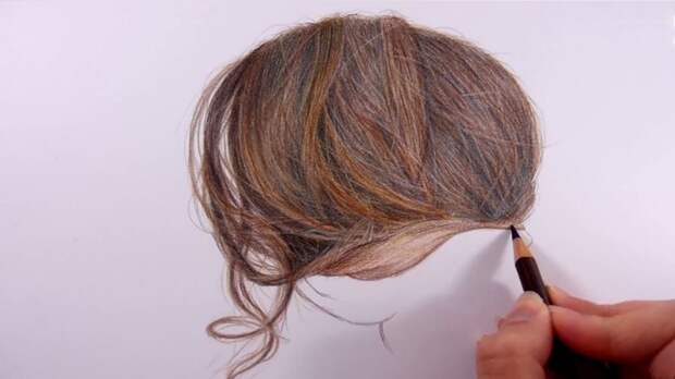 Unbelievably Realistic Hair Drawn Using 8 Colored Pencils