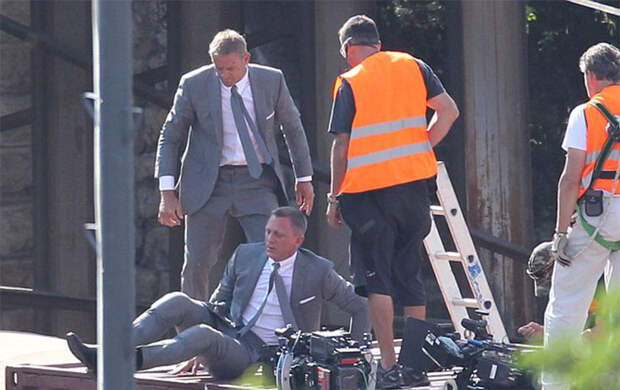 Дэниел Крейг и его дублер на съемках фильма "007: Координаты "Скайфолл" дублёр, знаменитость, кино
