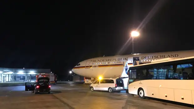 СМИ: Полиция проверяет криминальный след в связи с поломкой лайнера Меркель