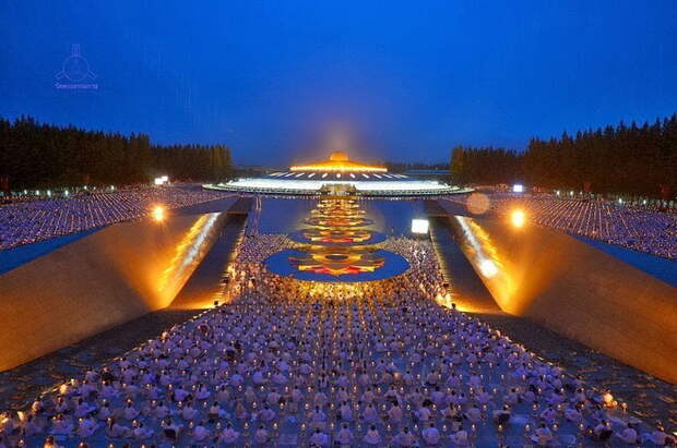 Wat Phra Dhammakaya - самый большой буддийский храм в Таиланде