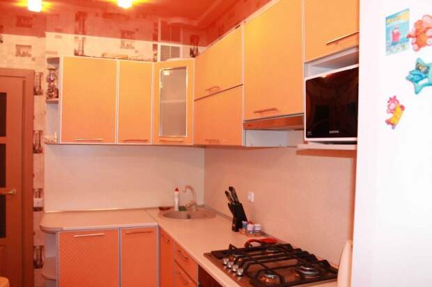 Дизайн угловой оранжевой кухни 10 кв.м (12 фото)