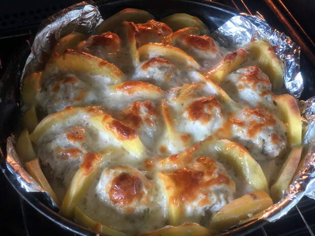 Не просто котлетки с картошкой, а вот такая мясная запеканка
