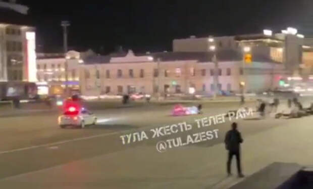 Питбайкер устроил гонку с преследованием на площади Ленина в Туле