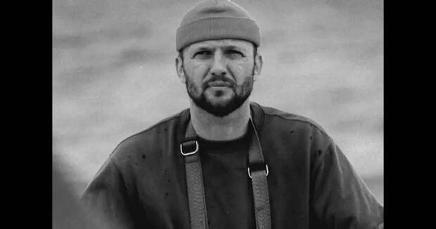 "Попал в страшную аварию". Умер лидер группы Krec Артём Бровков*