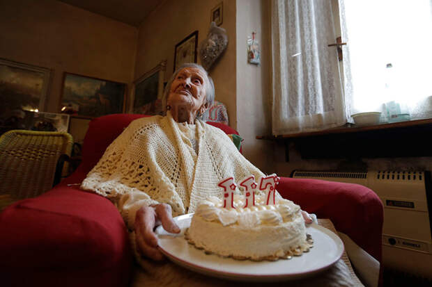 Женщина, рожденная в 19 веке, отпраздновала свое 117-летие Эмма Морано, долгожители, книга рекордов гиннеса, удивительные факты