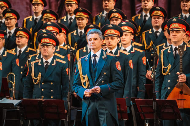 Несокрушимая и легендарная: В Твери выступил ансамбль песни и пляски Российской Армии имени А.В. Александрова Несокрушимая и легендарная: В Твери выступил ансамбль песни и пляски Российской Армии имени А.В. Александрова