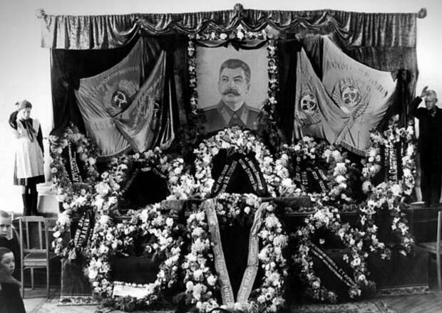 Stalin-umer-traur-e1583861050521.png