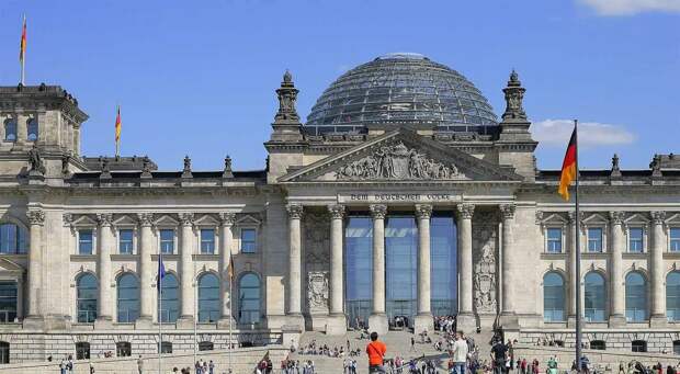 Немцы: почему можно покупать дорогой газ у Катара, а дешёвый у России – нельзя