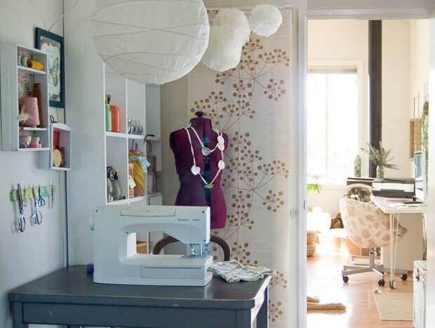 Не только стул: предметы в роли вешалки