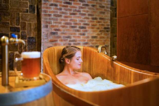 Ванна из пенного напитка вполне способна заменить SPA-процедуру в салоне. /Фото: img.bumppy.com Ванна из пенного напитка вполне способна заменить SPA-процедуру в салоне. /Фото: img.bumppy.com