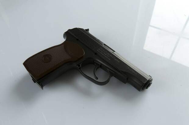 В украинском городе военный открыл огонь в торговом центре