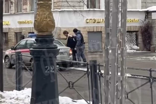 Задержание пристававшего к прихожанкам лжесвященника-вымогателя показали на видео