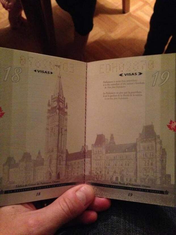CanadianPassport03 Новый паспорт гражданина Канады в свете ультрафиолета