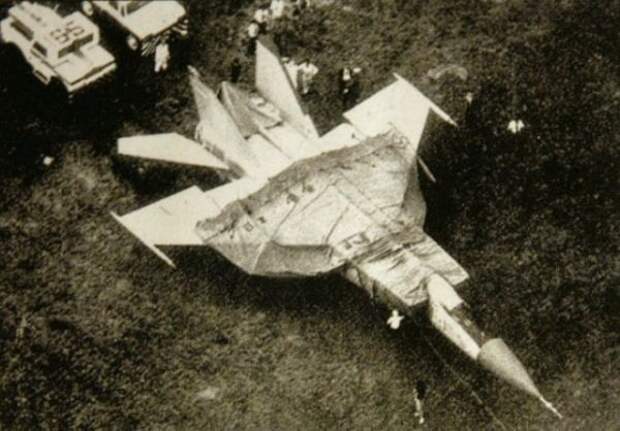 Угон самолета из СССР: секретный истребитель улетел в США