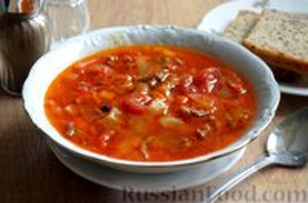 Фото к рецепту: Томатный суп с фаршем и овощами