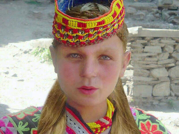 Представительница народа Калаши. Они проживают в Пакистанском Памире.