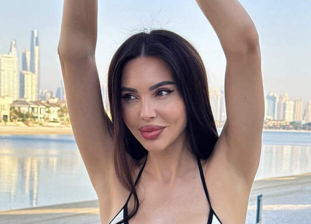 «Это уже мерзко»: Самойлову высмеяли за розовый фартук и чулки