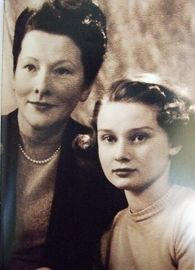 Одри Хепбёрн с матерью