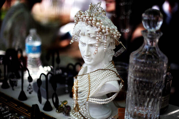 Pearls on a Bust || Hawaiian Coconut || Allegory of Vanity